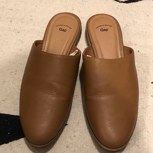 Gap Tan Brown Camel Faux Leather mules slip ons